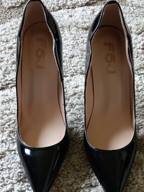 F5J Black Patent Pointed-Toe Pumps